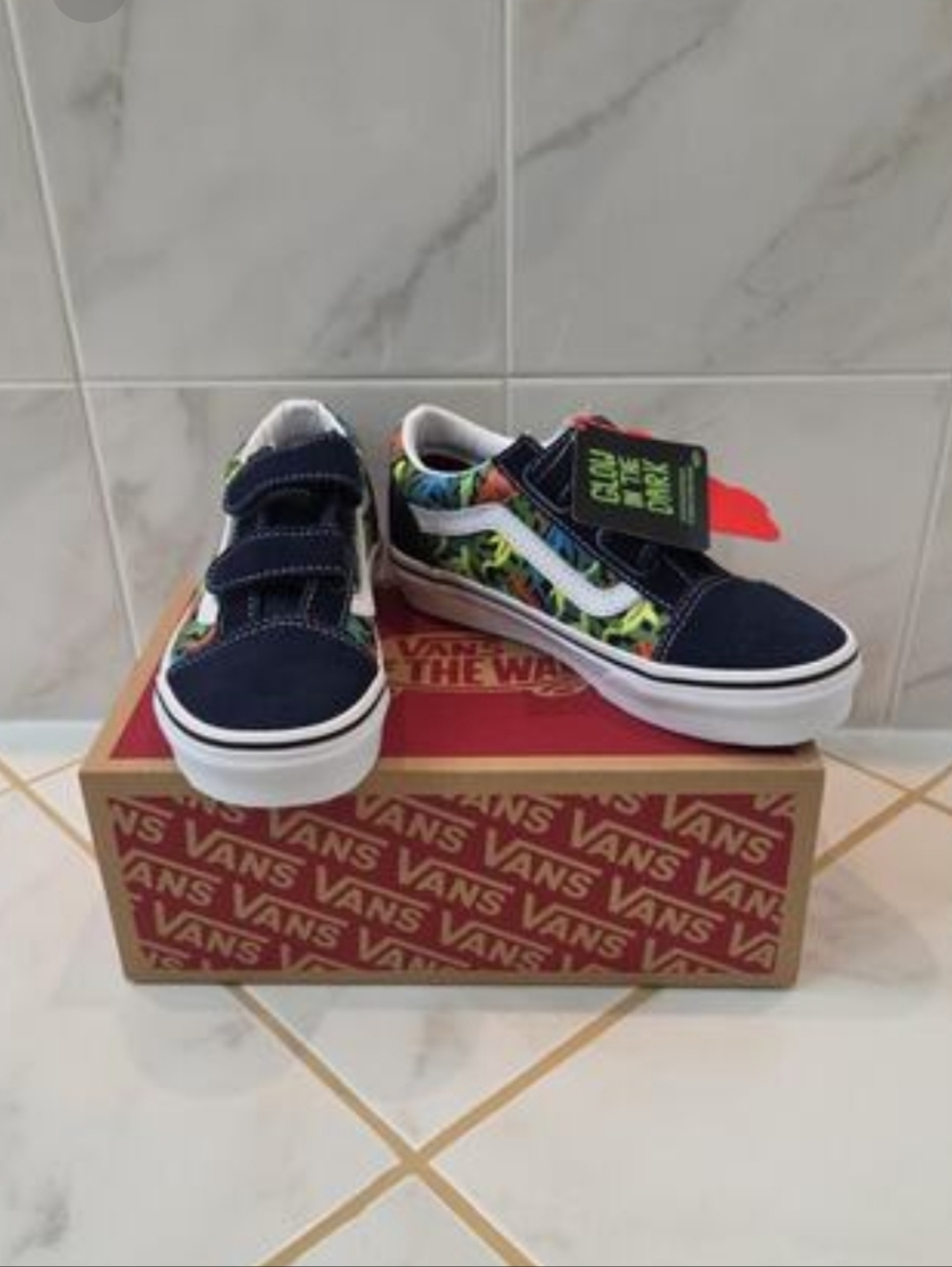 Vans Old Skool V Big Kids Glow Sharks dress Blue Size 3